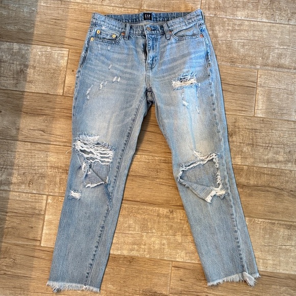 GAP Denim - GAP Women's Best Girlfriend Light Blue Distressed Cropped Jeans with frayed hem